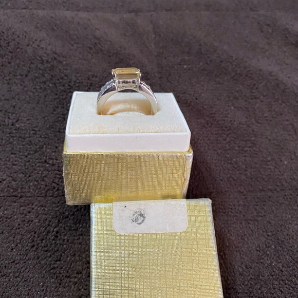 Ring - Picture 2 of 4